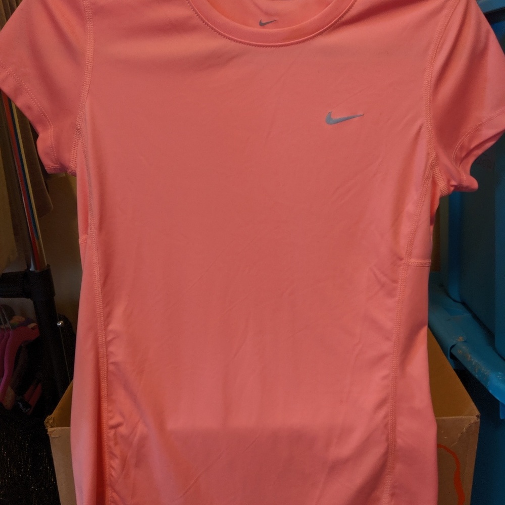 Nike T shirt - Picture 1 of 2